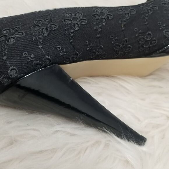 STEVE MADDEN FLORAL FABRIC HEELS. BLACK. SZ 9M - Picture 10 of 16